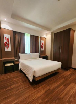 3 Bedroom Condo Unit with FREE vehicle at The Padgett Suites